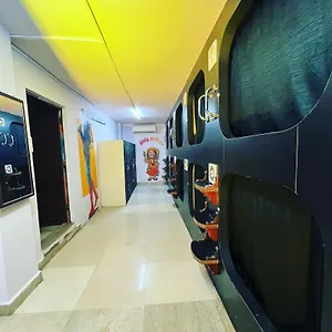  Hostal Madsquad Dorms &